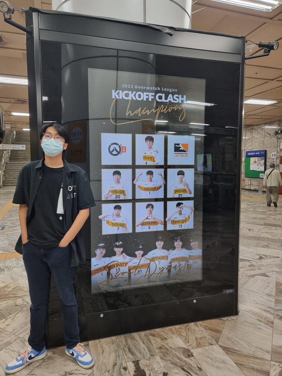 rXisOW's tweet photo. Was in the area so decided to show my support! Seoul Dynasty fighting!

#서울_밤하늘을_빛낼_다이너스티의_별 https://t.co/K1NiZxAfsY