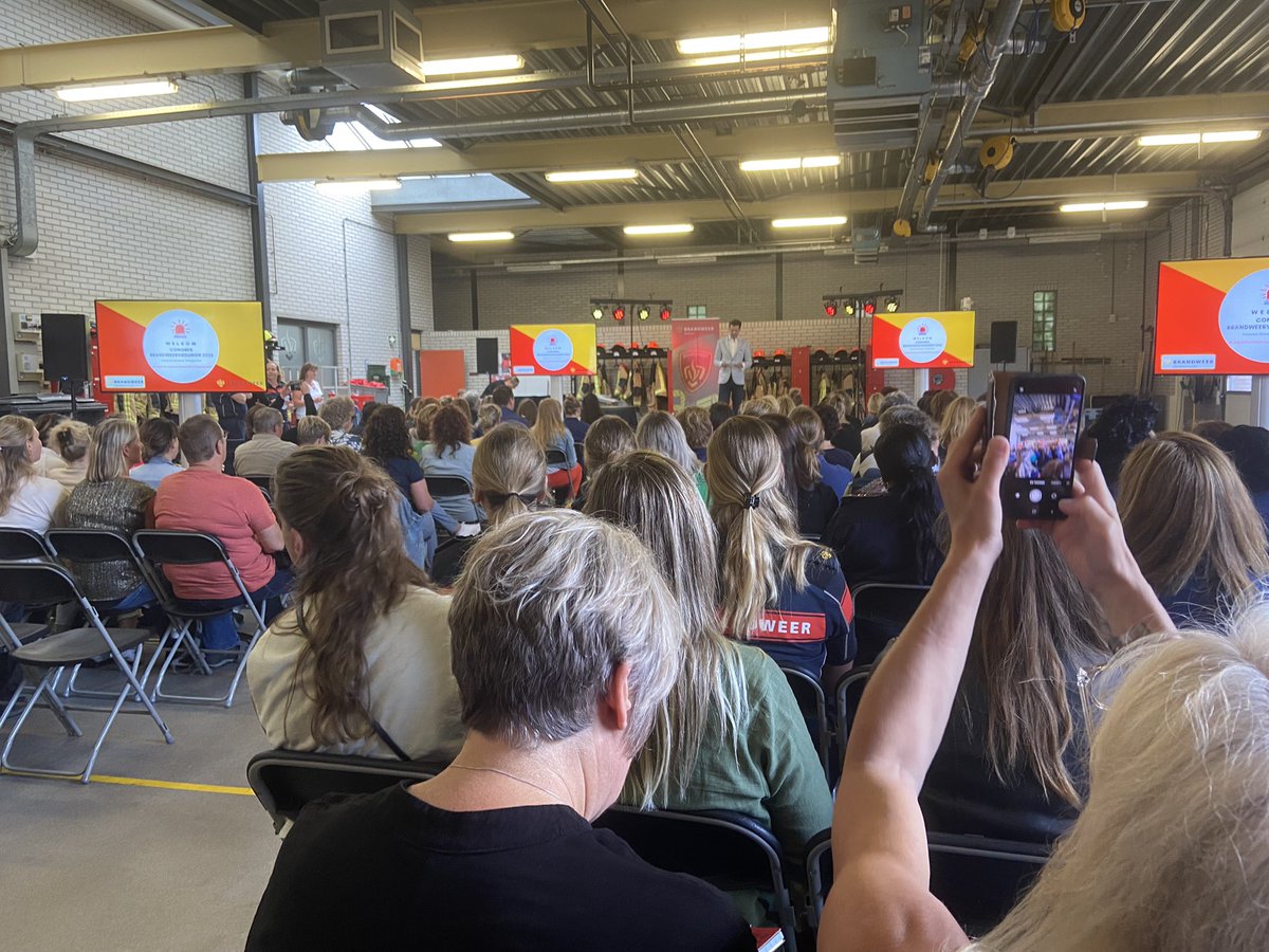 If you can see it you can be it! Prachtige speech Danny Cotton voormalig commandant Londen op @netwerkbrandweervrouwen #congresbrandweervrouwen #beyondlimits #070