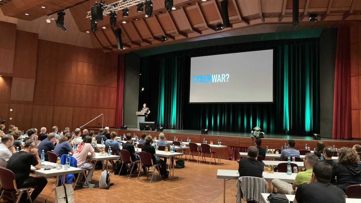 mrtnlhmnn's tweet photo. Erster Redner auf der #accsocon @accso ist @Linuzifer : Warum der Begriff ‘Cyberwar’ so unpassend ist. Und warum wir im ewigen Wettrennen die eine Gazelle mit dem Löwen sind… https://t.co/iM9HfrvMkW