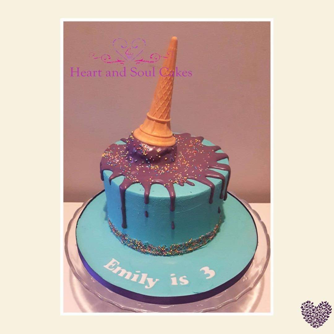 HeartandSoulCa1's tweet photo. We all have someone who LOVES one particular food, sometimes bordering on an obsession! If you’re trying to think of a cake style,why not do just that?! We don’t shy away from a challenge! #allthingscake #cakedecorating #cake #localcakes #realisticcake #foodie #food #foodcake https://t.co/0atPFnepI8