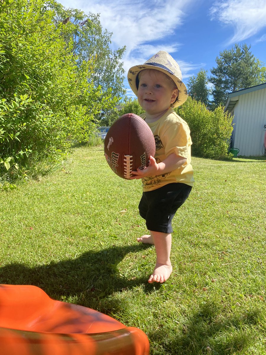 Glad midsommar twitter ☀️🙏🏼 glöm ej att dricka vatten 💦
