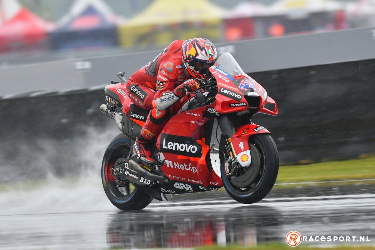 Racesport's tweet photo. Jack Miller was vrijdagochtend het snelst in de eerste vrije training voor de MotoGP klasse op een zeer nat TT Circuit Assen.

Lees meer: https://t.co/nvpbBApyWk

#DutchGP | #MotoGP | #DutchTT | https://t.co/ucRxQV22wu