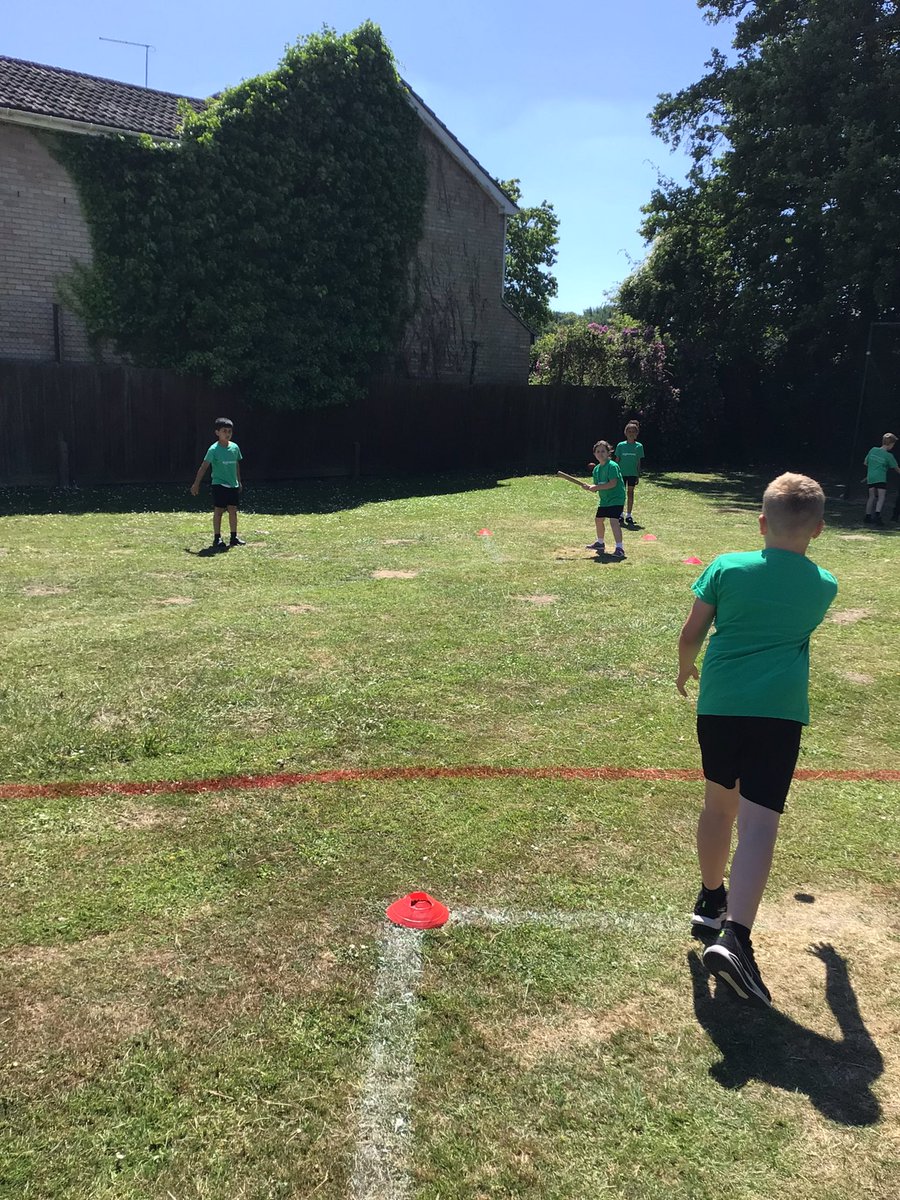 HighwoodPrim3R's tweet photo. We made the most of the glorious weather and had a go at playing rounders earlier this week. Some impressive bowling and batting on display! https://t.co/yj6t7BEwgN