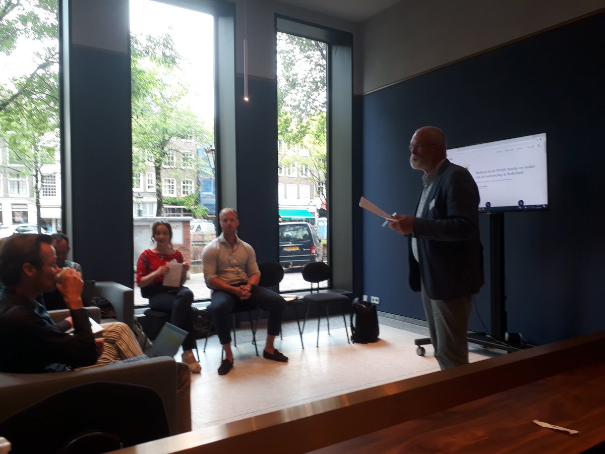 Leen Dorsman, professor of university history of <a href="/UniUtrecht/">Utrecht University</a> introducing the session 'Making sense of contemporary universities', with <a href="/VanBerckelSmit/">Floris van Berckel Smit</a> <a href="/AlexiaCouss/">Alexia Coussement</a> @PieterSlaman <a href="/ChristineTlkn/">Christine Teelken</a> aanmelder.nl/politicalhisto…