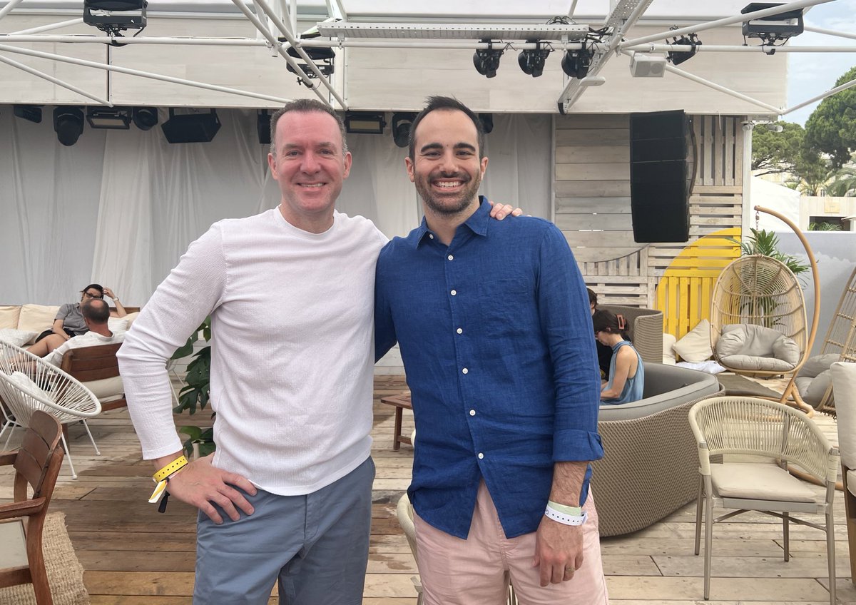 Chris Ariens tweet media