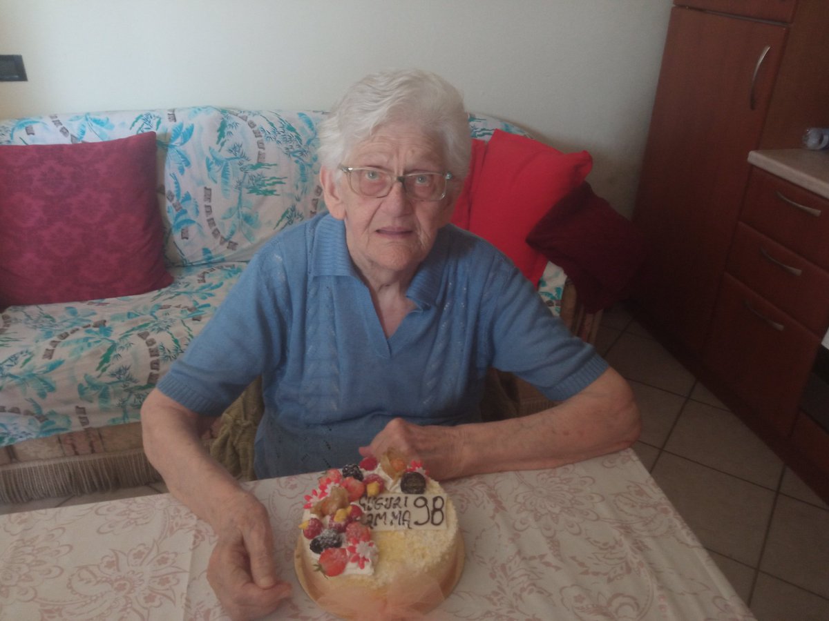 Auguri alla mia mamma che oggi spegne 98 candeline