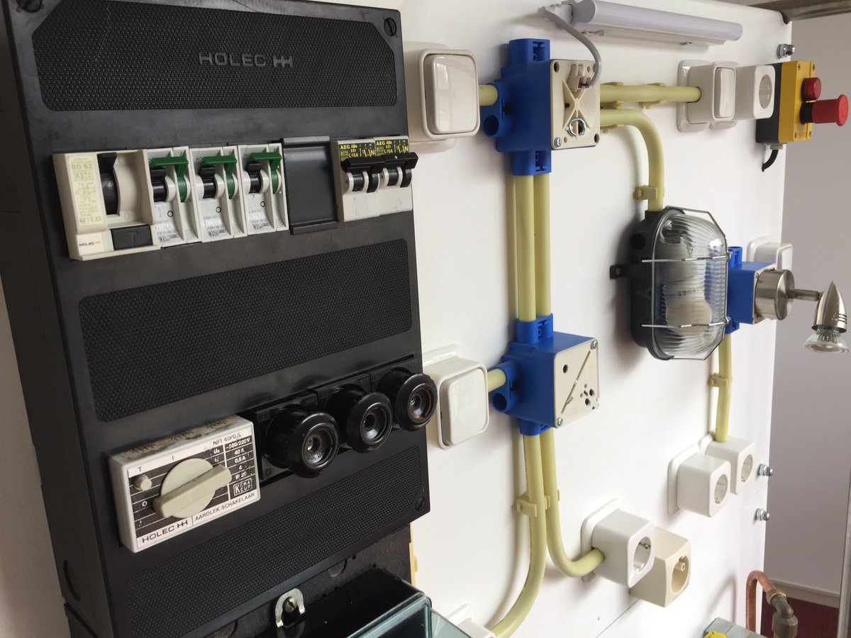 VeritechBV's tweet image. Extra gepland: cursus #NEN1010 praktische toepassingen voor monteurs op 19 juli 2022 op onze locatie te Drachten.

Meer informatie: veritech.nl/opleidingen/ne…