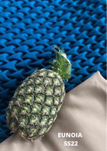 ContinentalApp's tweet photo. We saw an ordinary pineapple, he saw texture and design.
This is art!
#TheContinentalApproach #AfricanFashion #Fashionomics #FashionFriday https://t.co/lWbgrNBnXk