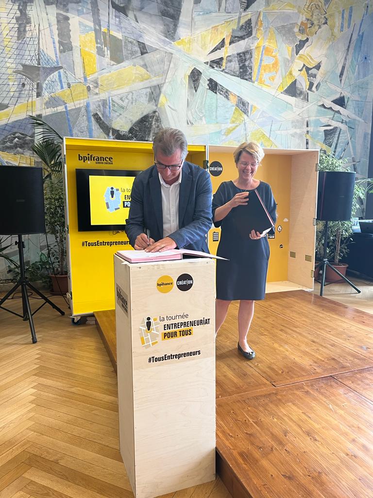 FTravail_BZH's tweet photo. #AvecPôleemploi | À l’occasion de la 1è étape de la tournée #Entrepreneuriat Pour Tous à Lorient, Bpifrance et Pôle Emploi ont annoncé le renforcement de leurs actions de sensibilisation et d'information à destination des créateurs d’#entreprise en #Bretagne. https://t.co/Ou5AmpHYDj