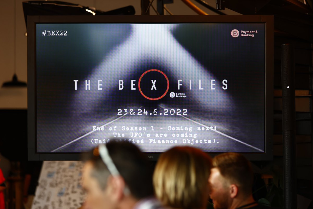 storytile's tweet photo. Gestern und heute ein Live-Blog für die #BEX22 - mit dem großartigen Motto der #Xfiles. Der #Liveblog kommt aber nicht von der #90s Schreibmaschine, keine Sorge... https://t.co/3cRMG02nq3