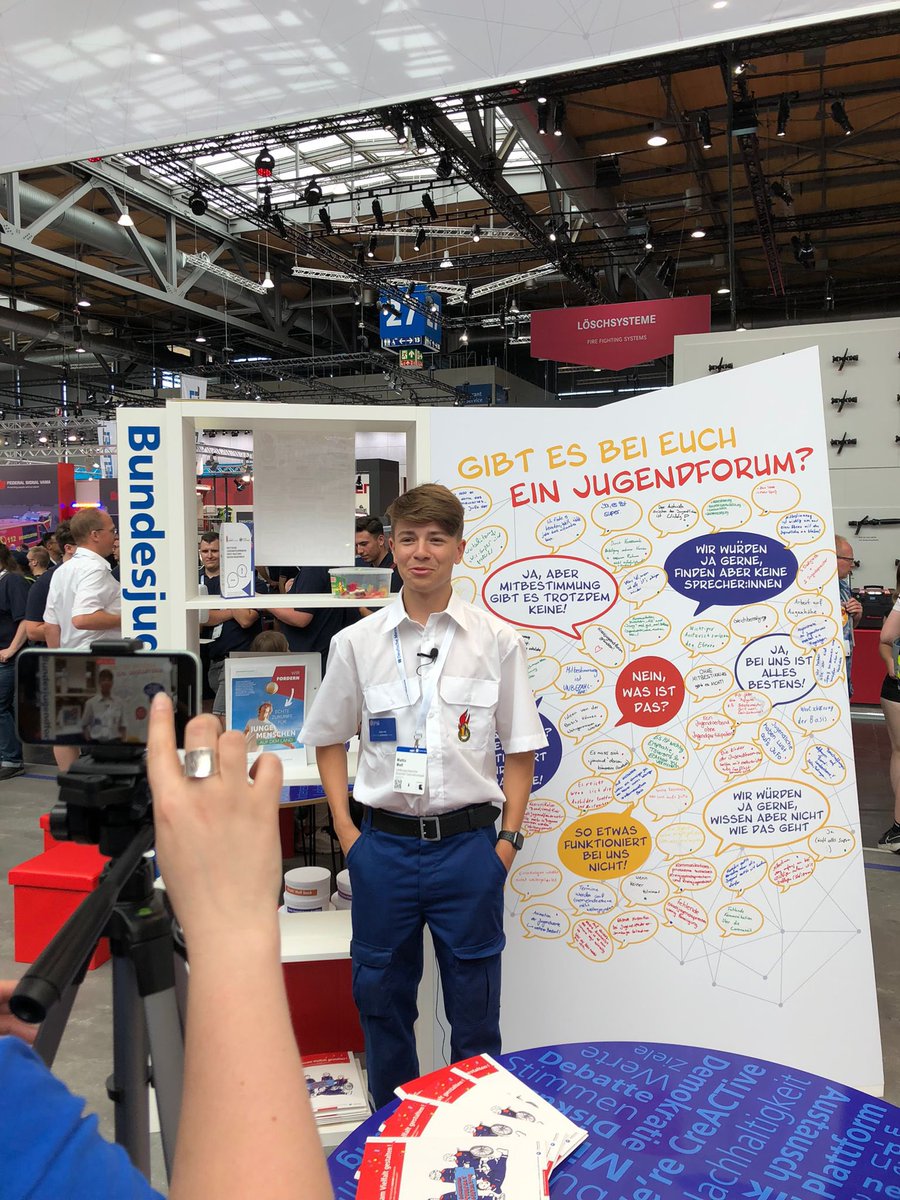 mattis_wolf's tweet photo. Der vorletzte Tag der @Interschutz112 läuft! Besucht gerne den Gemeinschaftsstand der @DJF112 und des @FeuerwehrDFV in Halle 27 ich bin gemeinsam mit Felix Englert an der Themeninsel Bundesjugendforum. #INTERSCHUTZ #interschutz2022 #DFT22 https://t.co/cnJCdjpe6j