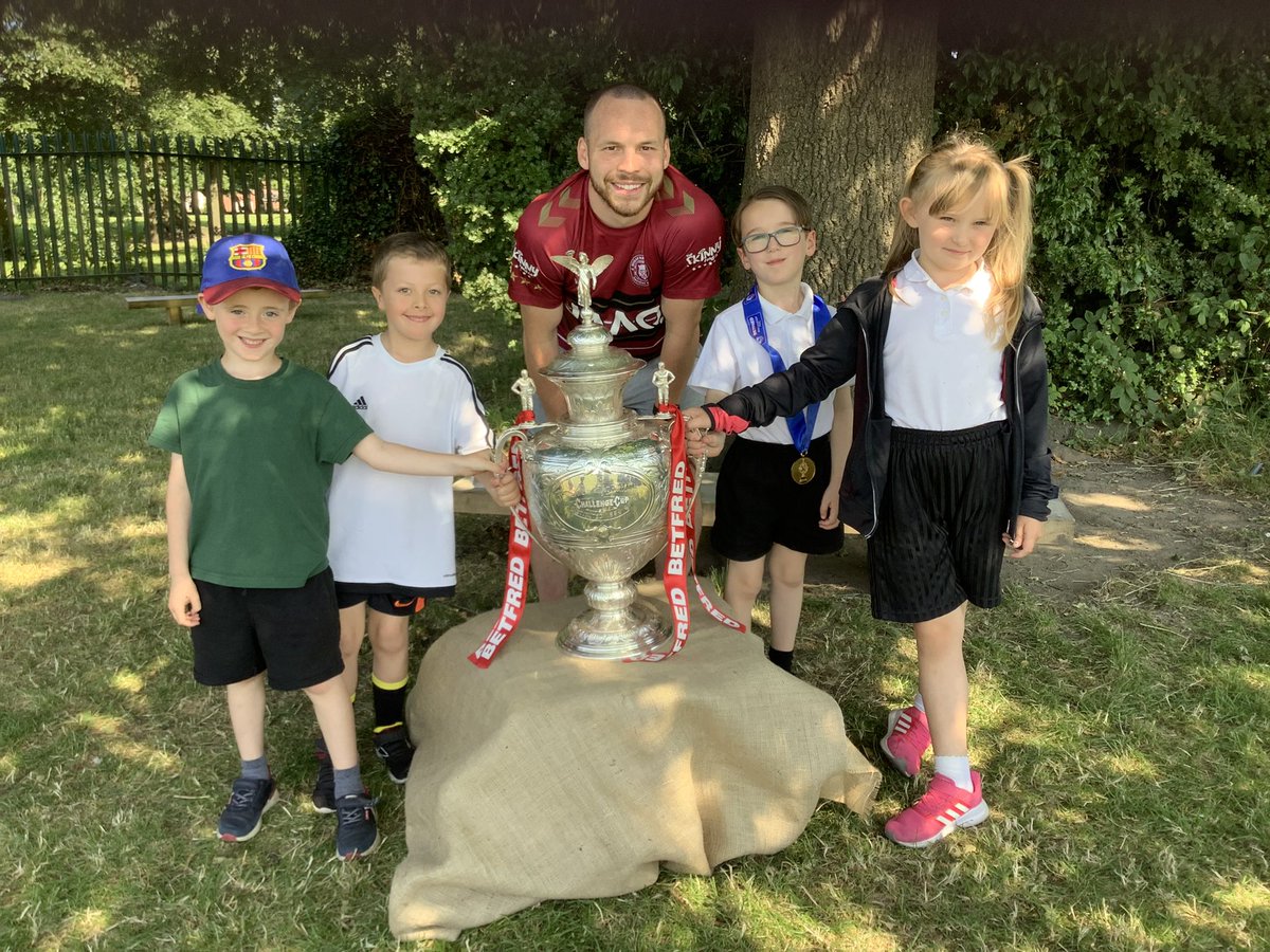 rquellinsclass's tweet photo. We were so excited to meet Wigan Rugby star Liam Marshall yesterday and he even brought the Challenge Cup! Some children even got to wear Liam’s winners medal! 🏅🏆🏉 https://t.co/XLcYTy1DzN