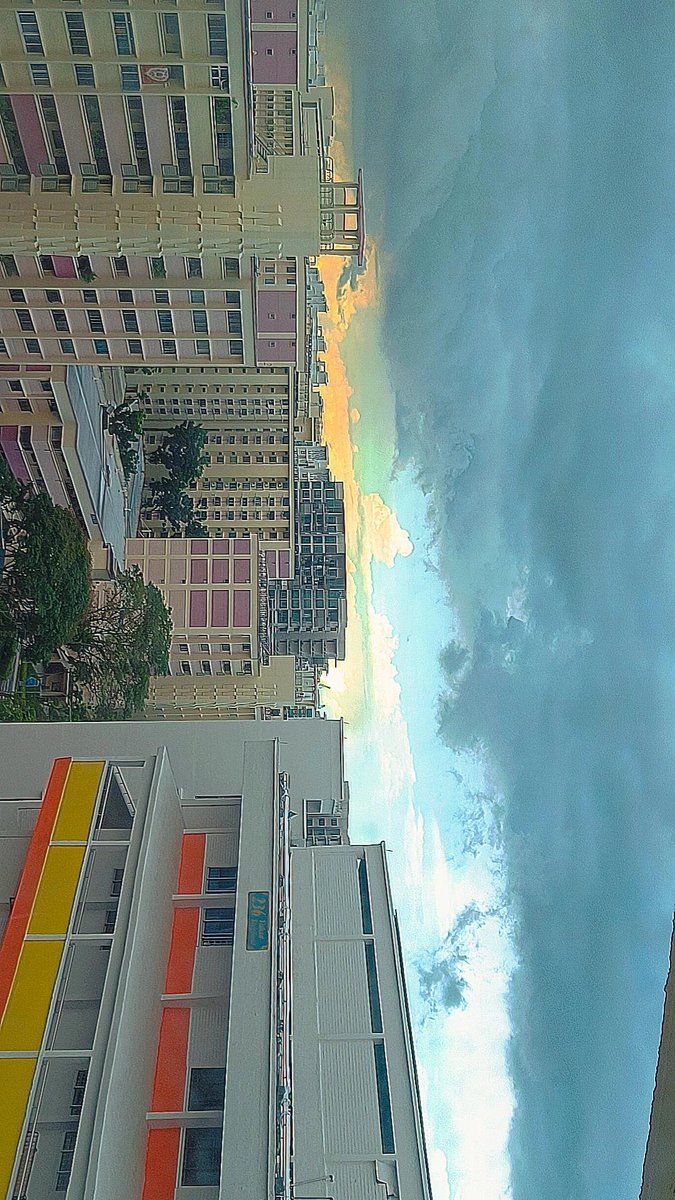 w0nkyer's tweet photo. Look at the sky today!!!
#studyviews https://t.co/rS4QQh1IVL