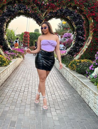 nengi_royals's tweet photo. The CEO rocking the The Lulu White Lace Up High Heels from DROP 3
Own Shoes By Flora too, click to shop
https://t.co/CkXTl0MxsE
Queen Of Guinness
Shop At Itel
Own Shoes By Flora
#ShopSBF
#NengiRebeccaHampson https://t.co/dcI7Nha2Yl
