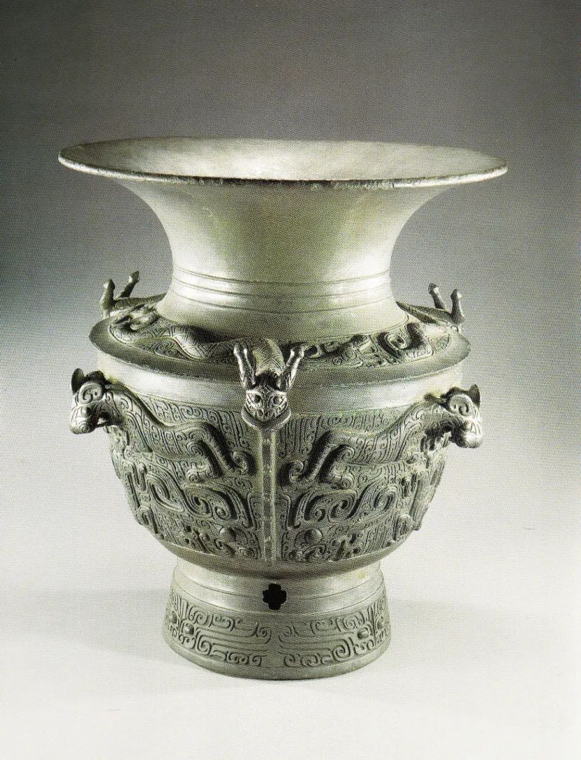 AnhuiTravel's tweet photo. The Bronze Dragon and Tiger Vessel excavated in Funan County is extremely exquisite and is a treasure of the Chinese Bronze Age. It reveals the life scenes and the brilliant bronze civilization of the Shang Dynasty. (Located in Fuyang City)
#AnhuiArtifacts #AnhuiExploit https://t.co/g97tpthwiq