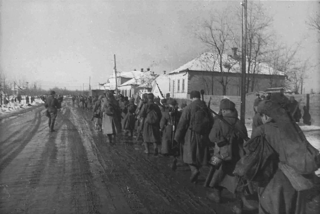 IIIReichguerra's tweet photo. 27/12/1941, URSS: a lo largo del frente de Moscú prosiguen los encarnizados combates. En el sector de Tula/Orel destacamentos de la 6a División soviética del 3r Ejército recuperan el municipio de #Novosil.
On Dec.27th,1941, Soviet soldiers from the 6th division liberate Novosil. https://t.co/r4OcXJa5BN