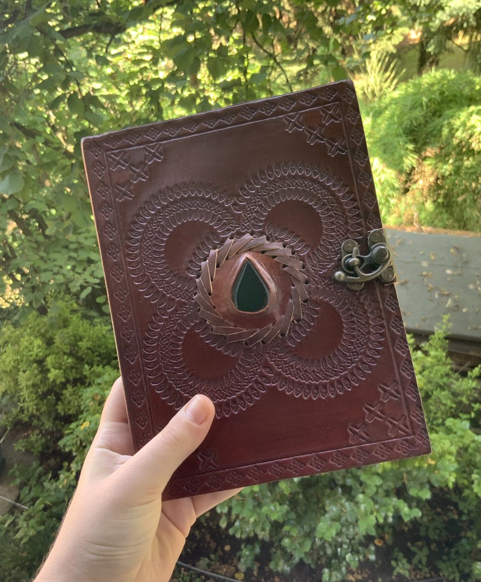 I will always strongly recommend keeping sketchbooks. Lately, after my post-uni slump and starting my first job I used this silly book for experimenting and learning and it helped a ton with both my art and mental health!
Also next one is so pretty, can't wait to use it soon✨