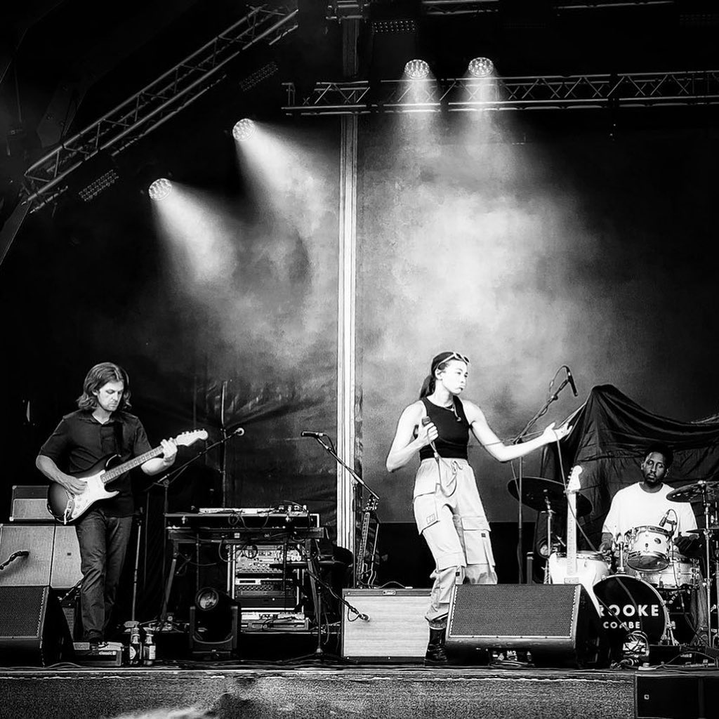 brookecombe's tweet photo. I’ll never forget that moment. Thank you for having me @PaoloNutini + big love to everyone in the audience that got down early, even in the rain ☔️.  

Now onto Glastoooo. Catch me at 5pm Left Field stage @GlastoLeftField See you there 🏴󠁧󠁢󠁳󠁣󠁴󠁿🧡 https://t.co/VUOXgFNjEr