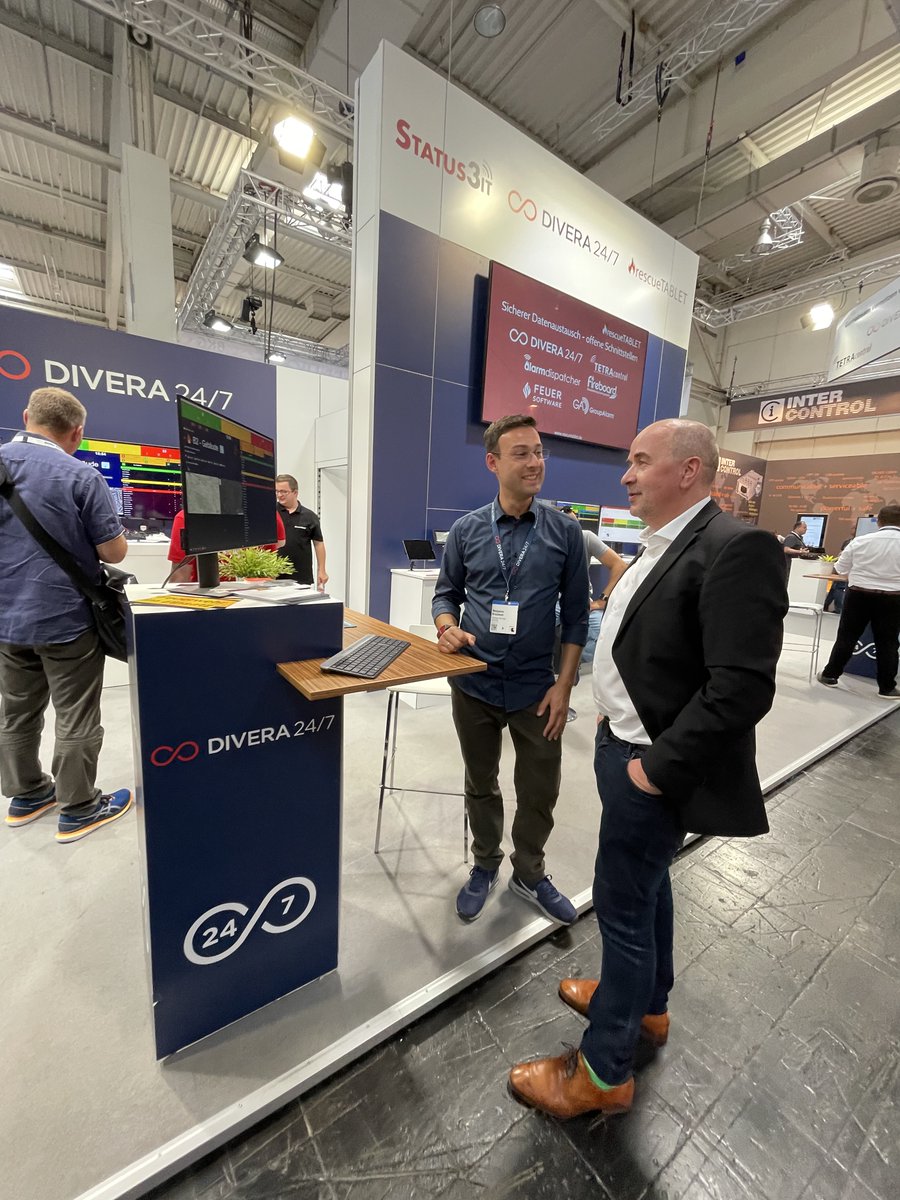 SalvemoDE's tweet photo. Unser Managing Director @hdjago im Gespräch mit @DIVERA247 (unter anderem in Verwendung bei @at_fire) #interschutz2022 https://t.co/SdySPdwjTn