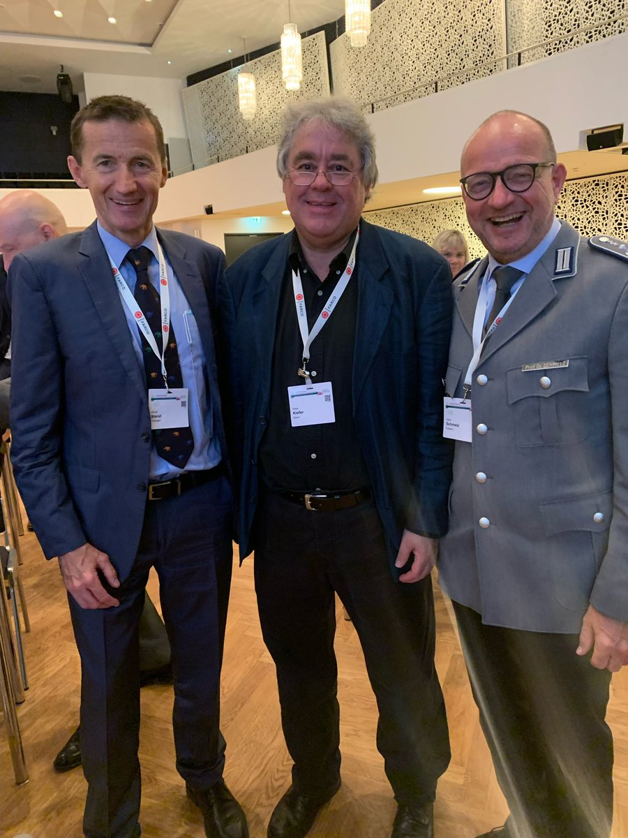 At the #SWDGU Congress with Peter Kiefer, Prof. of Acoustics and Prof. Hans Schmelz. Interesting data was presented showing that the excessive noise level of ICUs increases the mortality of patients by 15%. On the other hand music such as Mozart increases milk production in cows.