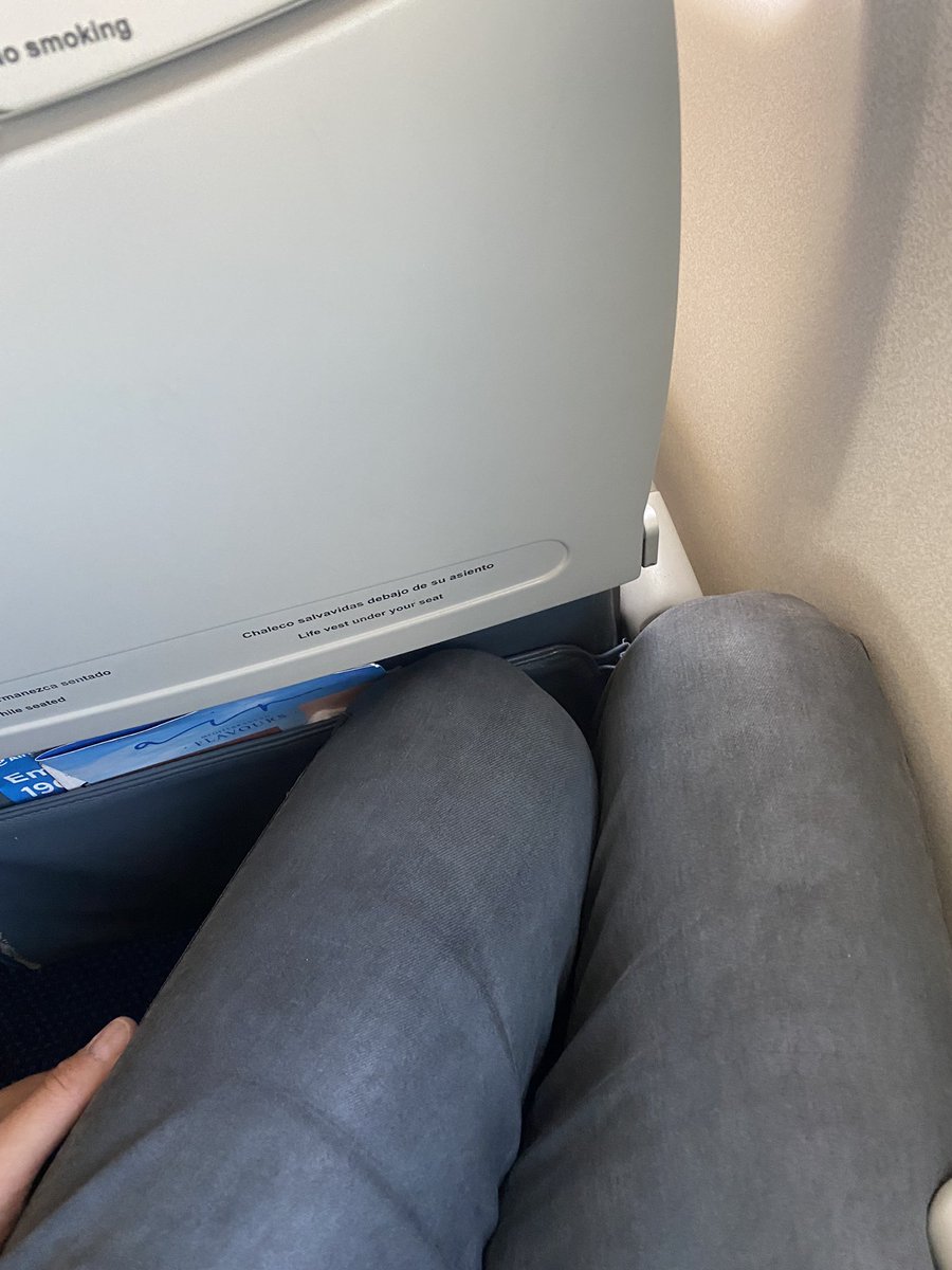 9FelipeReyes's tweet photo. ¿Merece la pena viajar en business en @AirEuropa ? Yo creo que no y encima salimos con 1h de retraso 😡 https://t.co/m80DlSvh3O
