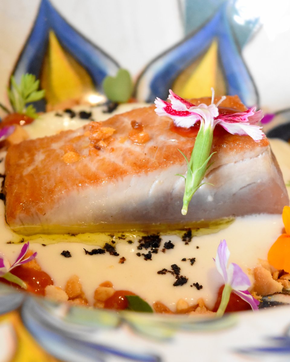 laolladebilbao's tweet photo. No te pierdas nuestro pintxo de atún rojo con ajoblanco de coco y confitura de piquillo asado.

📍 Plaza Nueva 2, Bilbao
 
#atun #atunrojo #ajoblanco #piquillos #LaOllaPlazaNueva #LaCatedralDelPintxo https://t.co/8EbfLPLOKh