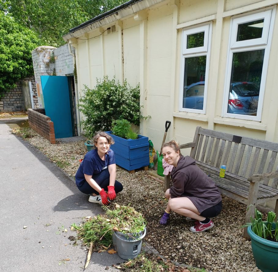 brewindolphin's tweet photo. Colleagues from our Bath office spent the day volunteering with their charity partner @Mentoringplus who provide mentoring & activities for vulnerable young people in Bath & NE, helping with some much needed DIY at their youth centre hub. https://t.co/RMROdz4rXk #BDPositiveImpact https://t.co/eHygpXoq1r