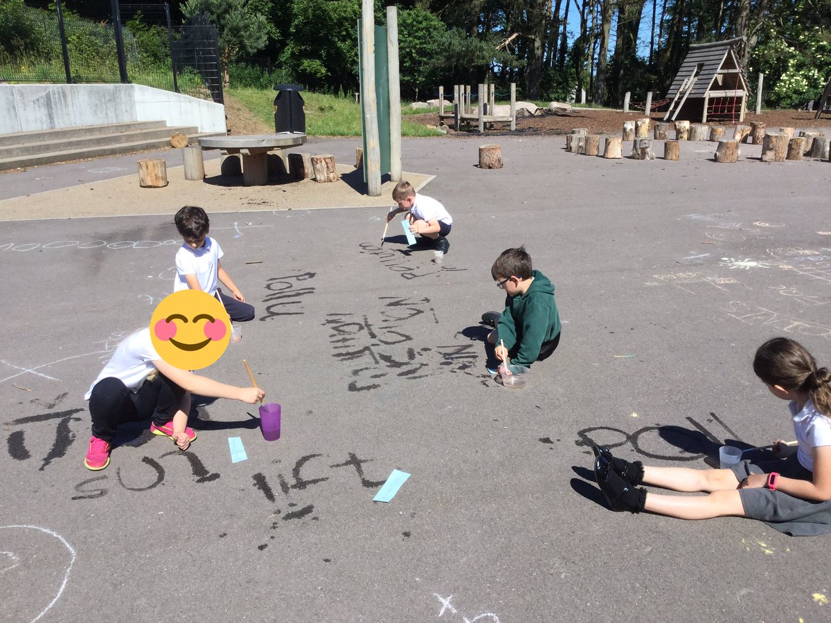 MissKSmith2's tweet photo. We enjoyed diacritical marking in the sunshine.  #weachievetogether @Stoneywood_1 https://t.co/cElhtaZ3FT