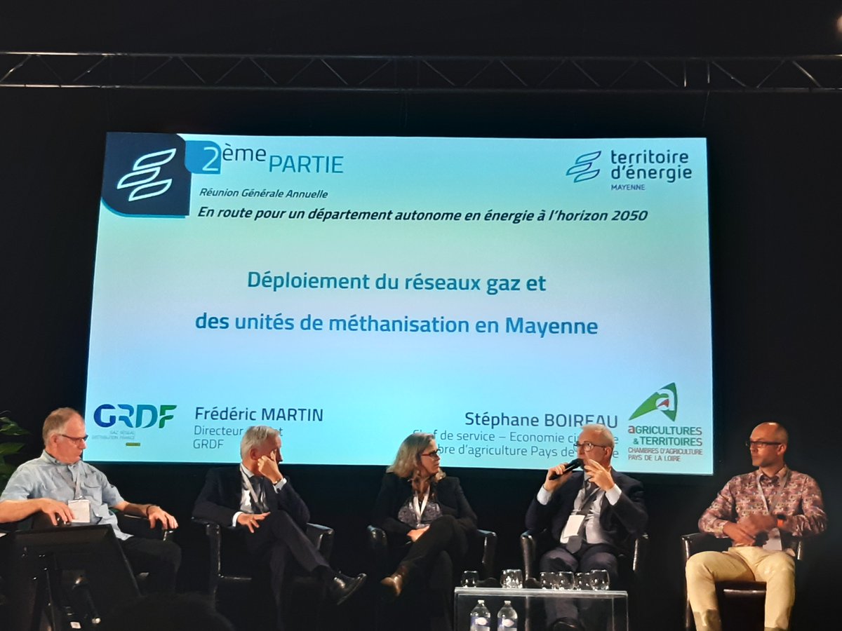 GRDF_MSeron's tweet photo. [AG #TE53]
Interventions de @FrederiMartin et @BOIREAU49  à la table ronde #biomethane

➡️ @GRDF et @Energie_Mayenne collaborent pour mettre en place les infrastructures pour valoriser les ressources agricoles importantes du territoire 
➡️ 25 % de #gazvert en 2025, 100% en 2050 https://t.co/invNrjY3Q1
