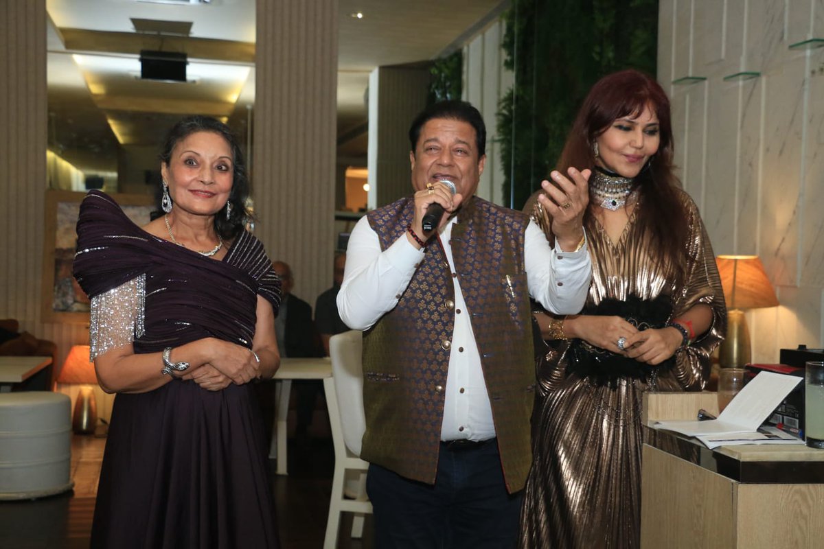 A gala #artopening night banquet presented by <a href="/nishjamvwal/">Nisha JamVwal</a> with a champagne #musical evening to preview my #art curated by #nishajamvwal where her friends 
<a href="/anupjalota/">Anup Jalota</a> <a href="/ashwinsanghi/">Ashwin Sanghi</a> <a href="/shashistaar/">Shashi Bansal</a> #pallavijaikishan wowed guests- artshow continues at the historic  <a href="/TajMahalMumbai/">The Taj Mahal Palace</a>