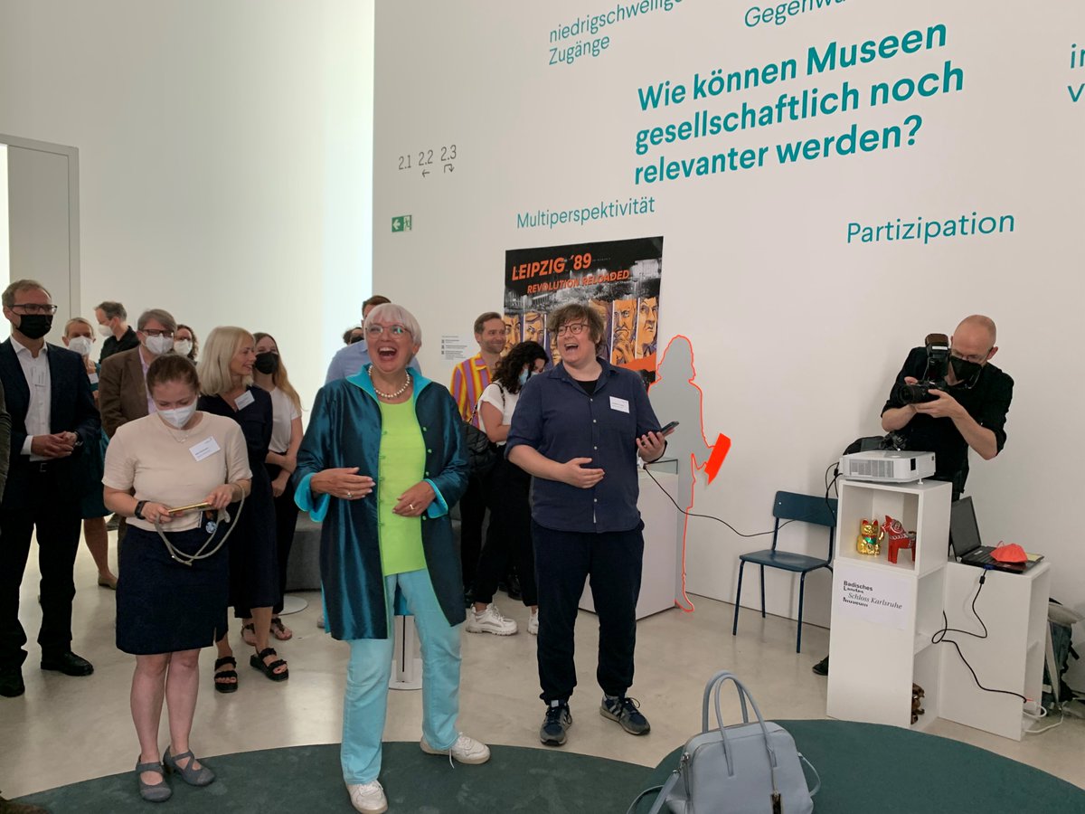 lavinia_frey's tweet image. Ping! Die Museumsapp löst immer wieder Begeisterung aus! Heute auch bei Kulturstaatsministerin Claudia Roth bei der Werkschau #museum4punkt0. Und so gelingt Dank toller Zusammenarbeit Weiterentwicklung &amp;amp; Nachhaltigkeit.
@ChrisMLindner @BLM_Karlsruhe #humboldtforum
@BundesKultur