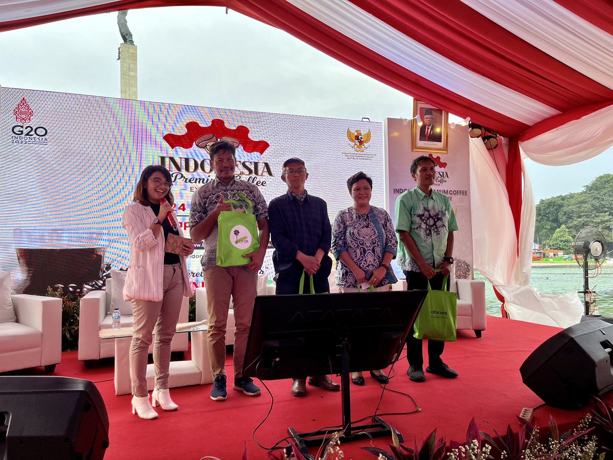 📣 Terima kasih telah bergabung dalam Talkshow "Perdagangan Kopi Berkelanjutan untuk Ekosistem dan Ekonomi Masyarakat" di Indonesia Premium Coffee Expo &amp; Forum 2022!

🔗 bit.ly/3OC6TnI

<a href="/PerekonomianRI/">Kemenko Perekonomian RI</a> <a href="/GCRF_TRADE_Hub/">UKRI GCRF TRADE Hub</a> <a href="/GCRF/">Global Challenges Research Fund (GCRF)</a> <a href="/UKRI_News/">UK Research and Innovation</a> <a href="/g20org/">G20 United States</a> #TRADEHub