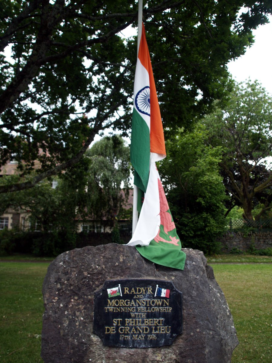 RMHub's tweet photo. Sadly Aryan, a Year 8 pupil at Radyr Comp, drowned in the River Taff this week while playing with friends.
With help from many, Windsor Gardens is now flying the Welsh and Indian flag at half-mast as a mark of respect. Tributes are also being left here.

https://t.co/OkpKbjwXVK https://t.co/UQ4iTMuk5z