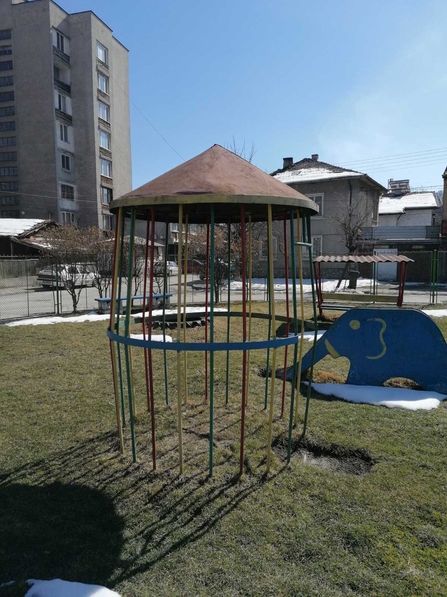 ROMACT_EC_CoE's tweet photo. In #Razlog 🇧🇬, at kindergarten "Zdravets", 9⃣0⃣ #children can now enjoy a new and safe
playground thanks to the #communityactiongroup initiative & with #ROMACT financial support.
Have a look at the before/after pictures ⬇️
#EU4Roma https://t.co/ASkQSlZ0MZ