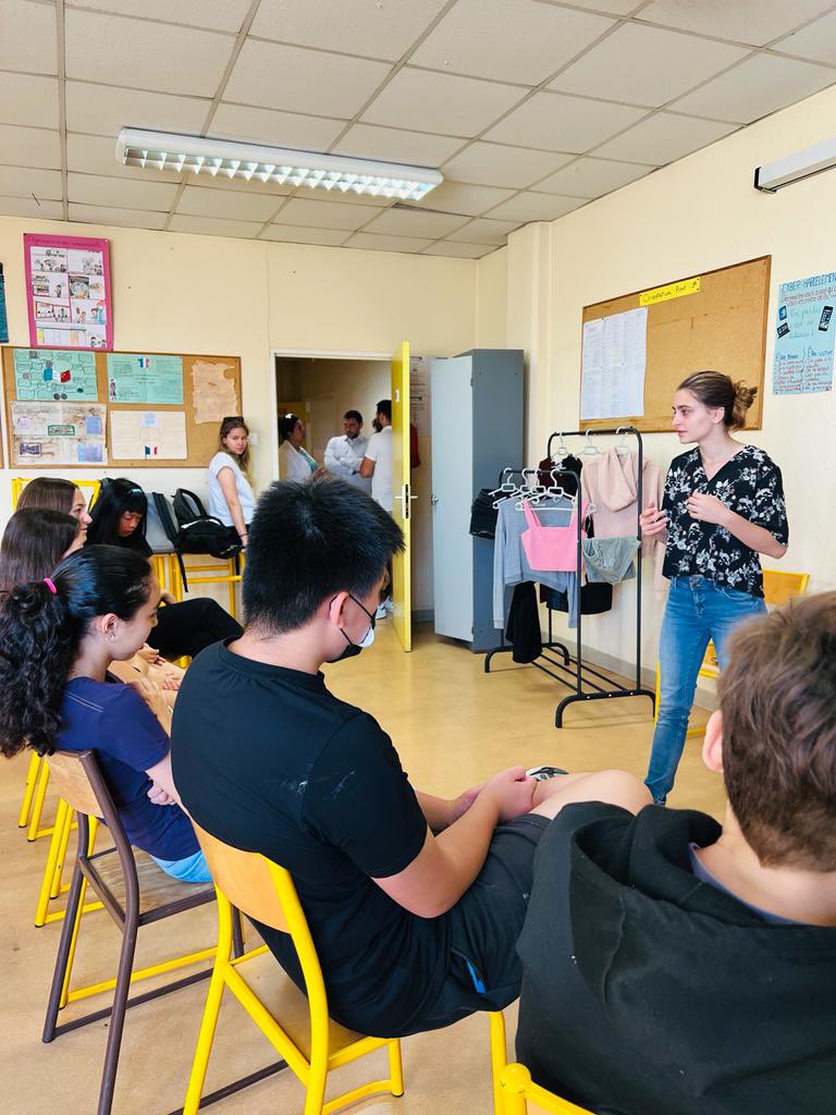 angelgaddiction's tweet photo. 👨2ème jour du village de l’égalité femmes-hommes @GADDICTION06 au Collège Rostand, à #Nice06 !
👩🦰 Via le projet #PROSOL_FEMMES avec pour cheffe de file la @MetropoleNCA, nous proposons à ces jeunes un modèle vers lequel tendre : plus d’égalité. https://t.co/DQuyJTZVBz