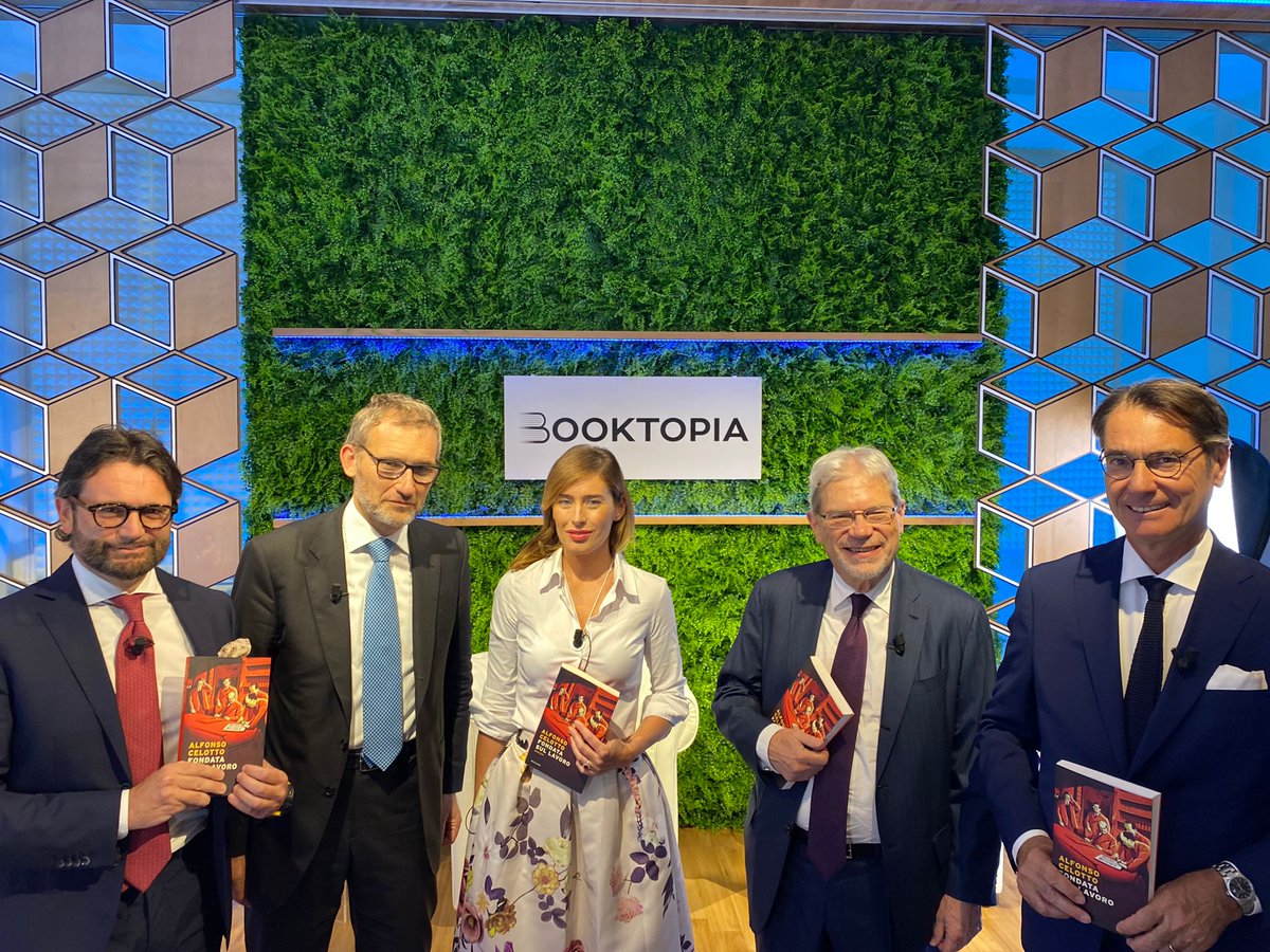 Utopia_lab's tweet photo. Un confronto davvero piacevole ieri negli #UTOPIAStudios a partire dal nuovo romanzo di @AlfonsoCelotto “Fondata sul lavoro”. Grazie a #ClaudioDeVincenti-@AeroportidiRoma, @meb-@ItaliaViva, @SommellaRoberto-@MilanoFinanza e @PieroTatafiore-@thewatcherpost. https://t.co/bLNzmUhiCE https://t.co/YGCJfKQyWy