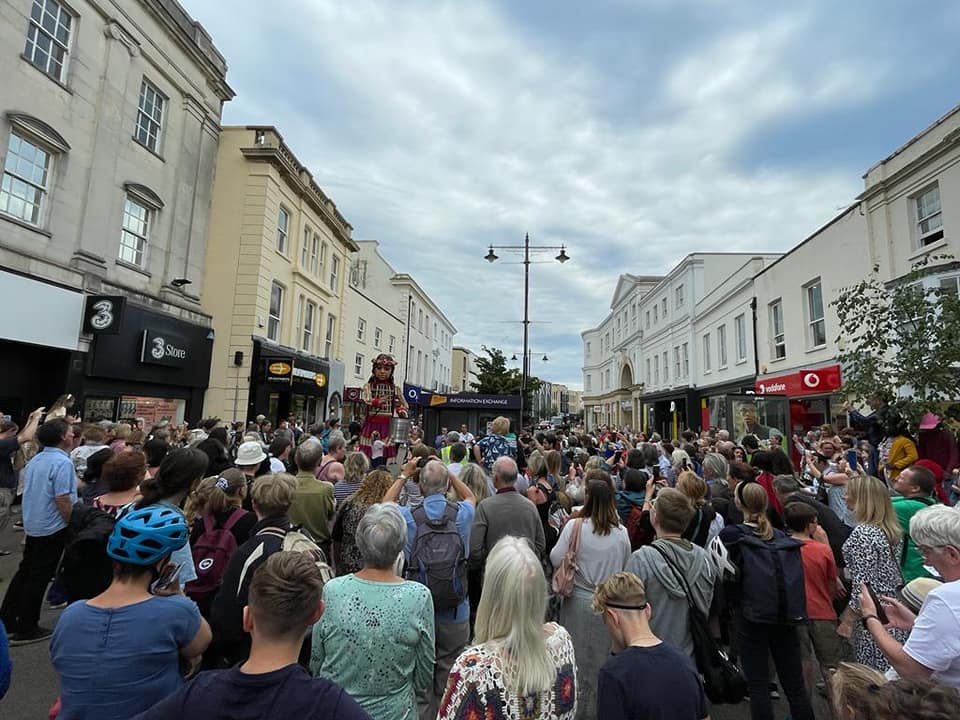 CCPCharity's tweet photo. Great to see @walkwithamal in Cheltenham last night for #RefugeeAwarenessWeek. Did you spot her? You can help us support asylum seeking children, and displaced Ukrainian families: https://t.co/CN43y0E27T Photo credit @CheltenhamBC

#WithRefugees #WalkWithAmal #Cheltenham #GlosBiz https://t.co/rPQlRExPiq