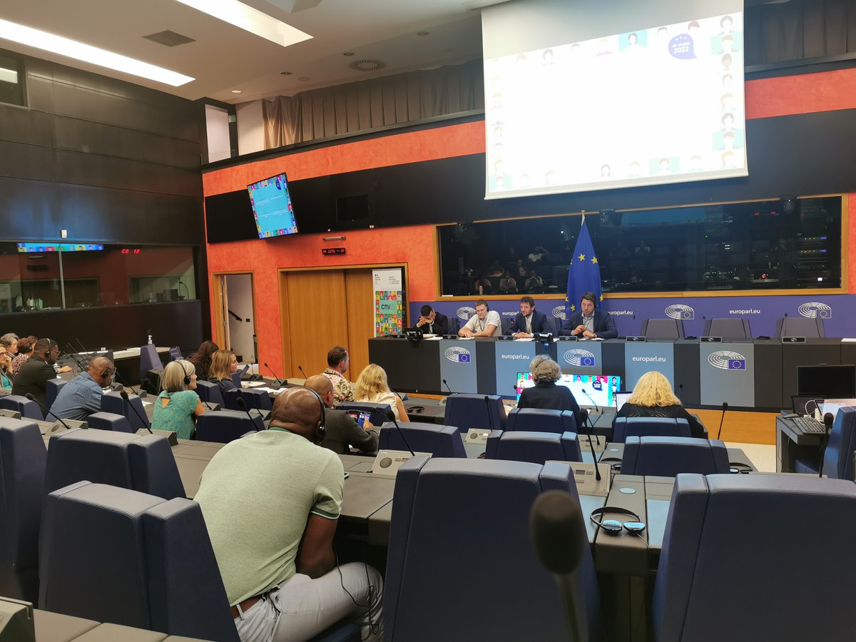 Au <a href="/PEStrasbourg/">Parlement européen</a>, des représentants du réseau <a href="/AcnActive/">Active Citizens network</a>, dont <a href="/thomasdudebout/">Thomas Dudebout</a>, <a href="/EdoardoAccorsi/">Edoardo Accorsi</a> et <a href="/TarmoRaudsepp/">Tarmo Raudsepp</a>, nous parle de l'évolution du rôle des élus dans le cadre de la #démocratieparticipative.
<a href="/ANCTerritoires/">Agence nationale de la cohésion des territoires</a> @CNV_villes <a href="/URBACT/">URBACT</a>