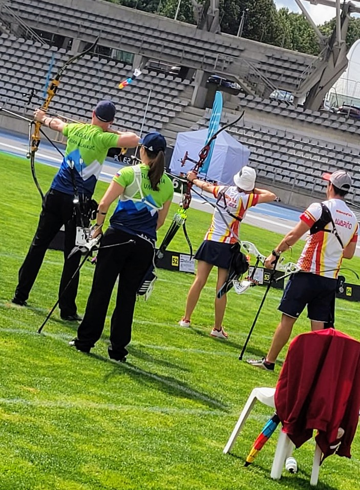 RFETA's tweet photo. #WCParis22

Leyre y Maikel, ¡A LA FINAL POR EQUIPOS MIXTOS de la COPA DEL MUNDO DE PARÍS!

Semifinal recurvo mixto:
🇪🇦 6:2 🇸🇮

El domingo (11:37) disputarán la final por la medalla de oro contra Estados Unidos. 

A POR TODAS #TeamRFETA https://t.co/ujexSq92JN