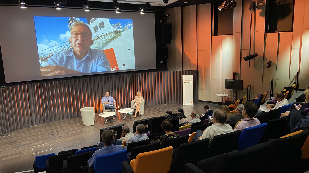 👍 prez de @jlvuillemin, eVP Orange les réseaux : enjeux stratégiques et géopol pour les États, et  «d’appropriation» des territoires, terres, mers, ciels, espace(s)! Imbrication public/privé aux US ? «Le garage des startups US est construit sur leurs porte-avions !»