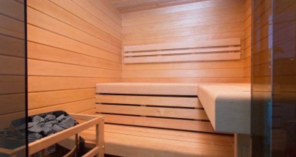 Con el precio de la gasolina por las nubes….mejor quédate en el residencial Green Hills!! 2 piscinas exteriores, otra más climatizada, spa, sauna, gimnasio, parque infantil, zona de picnic, jardín con fuentes y bancos de descanso….🏊‍♀️🏡📚

urmosa.com/propiedad/72/m…

#apartamentos