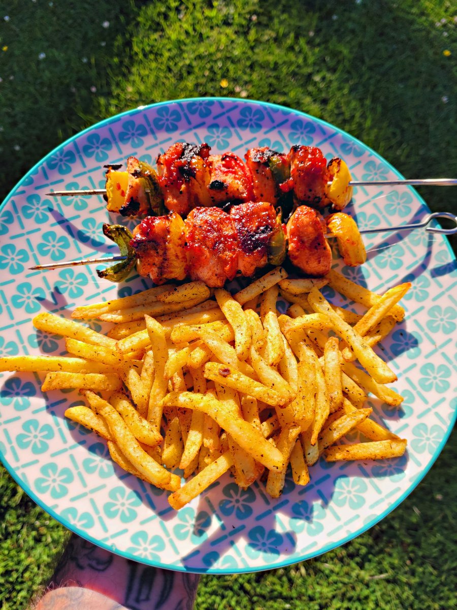 YellowBelly BBQ (@yellowbellybbq) on Twitter photo Nice cheap and cheerful cook last night.
<a href="/FireFlyBBQ/">Noel Bateman</a> Peruvian Rocoto chicken skewers cooked in the <a href="/Saharabbq/">Sahara BBQ & Patio Heaters</a> X450 and served with Fries that were dusted with a homemade fries seasoning.
Sometimes simple and delicious is just the best way to go! Nice cheap and cheerful cook last night.
<a href="/FireFlyBBQ/">Noel Bateman</a> Peruvian Rocoto chicken skewers cooked in the <a href="/Saharabbq/">Sahara BBQ & Patio Heaters</a> X450 and served with Fries that were dusted with a homemade fries seasoning.
Sometimes simple and delicious is just the best way to go!