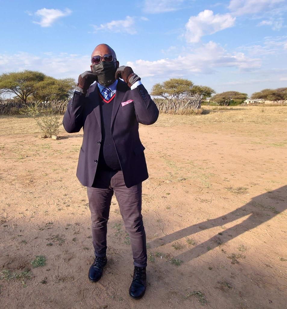 RudeboyNecta's tweet photo. Typical "mogwe lekaba ga a tsohale" type a vibes! Adulting life, and some of the many responsibilities my dearly departed mum and dad left me with but we rep' hard nonetheless! Rest in Peace swaare! #RIP #BurialVibes #rudeboynecta #botswanaunplugged #photographyislife #chilledaf https://t.co/KX3gLwCAw9