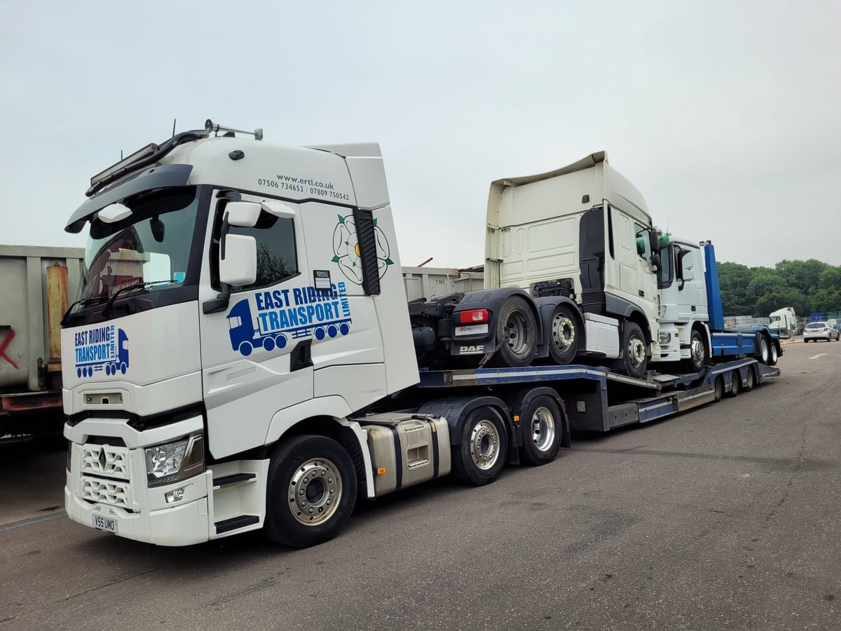 RidingTransport's tweet photo. This morning we’ve had a #Daf and a #Mercedes to deliver. @RenaultTrucksUK @DAFTrucksUK @MercedesTruckUK #Haulage #Logistics #Transporter #Trucking #HGV #Renault #Collection #adelivery #IKWide #fridaymorning https://t.co/3TewNjwkej