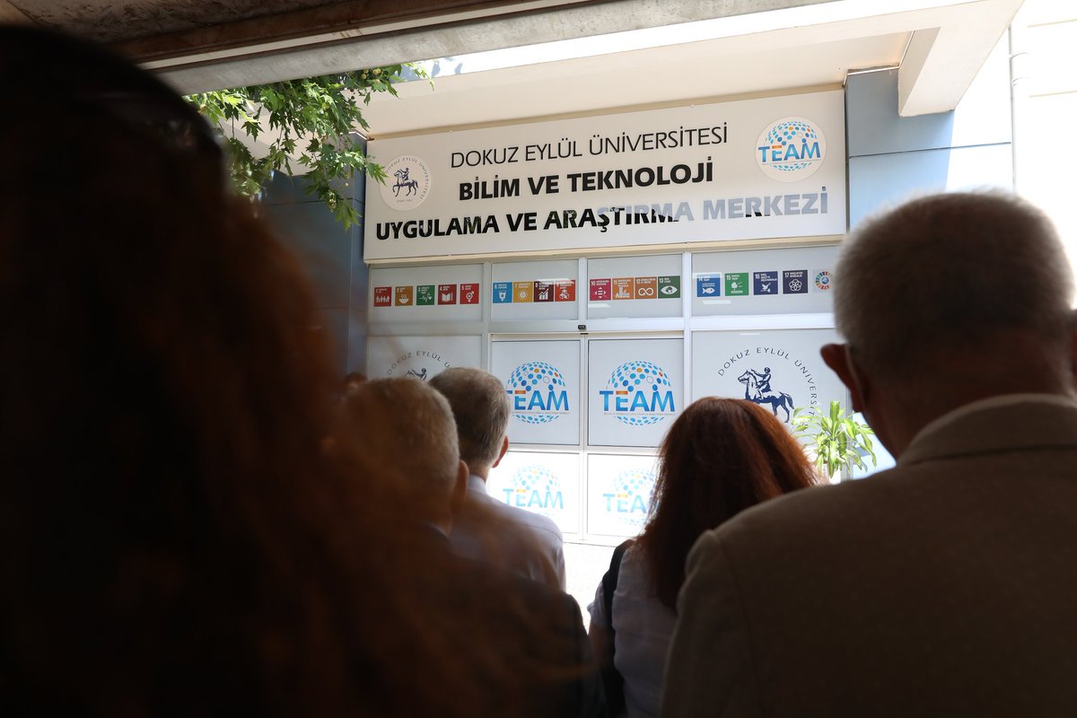 Rektörümüz <a href="/hotar_nukhet/">Prof. Dr. Nükhet Hotar</a>, Bilim ve Teknoloji Uygulama ve Araştırma Merkezi bünyesinde yaklaşık 30 milyon TL yatırım bedeliyle hizmete alınan ve <a href="/cbsbb/">T.C. Cumhurbaşkanlığı Strateji ve Bütçe Başkanlığı</a> tarafından yatırım programına dahil edilen ‘Merkezi Araştırma Laboratuvarı’ açılış töreninde mensuplarımızla bir araya geldi