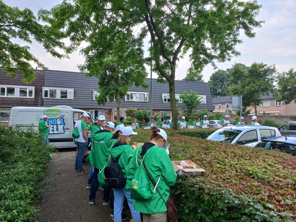We zijn los! Vandaag delen we in heel Nederland onze nieuwe Campina Sterke Start yoghurt uit. Heeerlikk! 💪  #sterkmetcampina