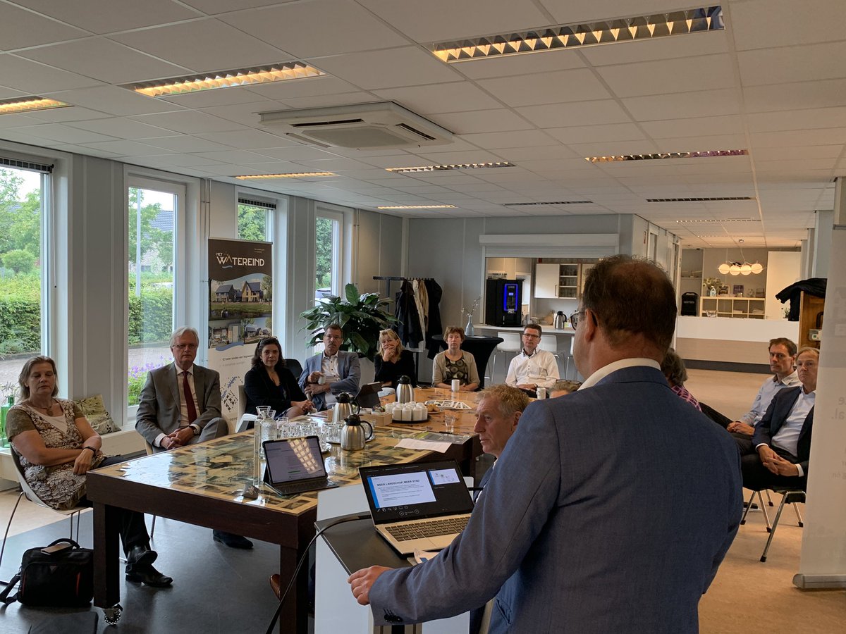 Werkbezoek in <a href="/gemVeenendaal/">gemeente Veenendaal</a> <a href="/delta_comm/">Deltacommissaris (DC)</a> voordat de Klimaattop Vallei &amp; Veluwe start.  Gesprek met bestuurders en experts over de woningbouwopgave in relatie tot klimaatissues. Dijkgraaf <a href="/MarijnOrnstein/">Marijn Ornstein</a> Gedeputeerde Peter van ‘t Hoog, heemraad @FranstMaten #WUR #foodvalley