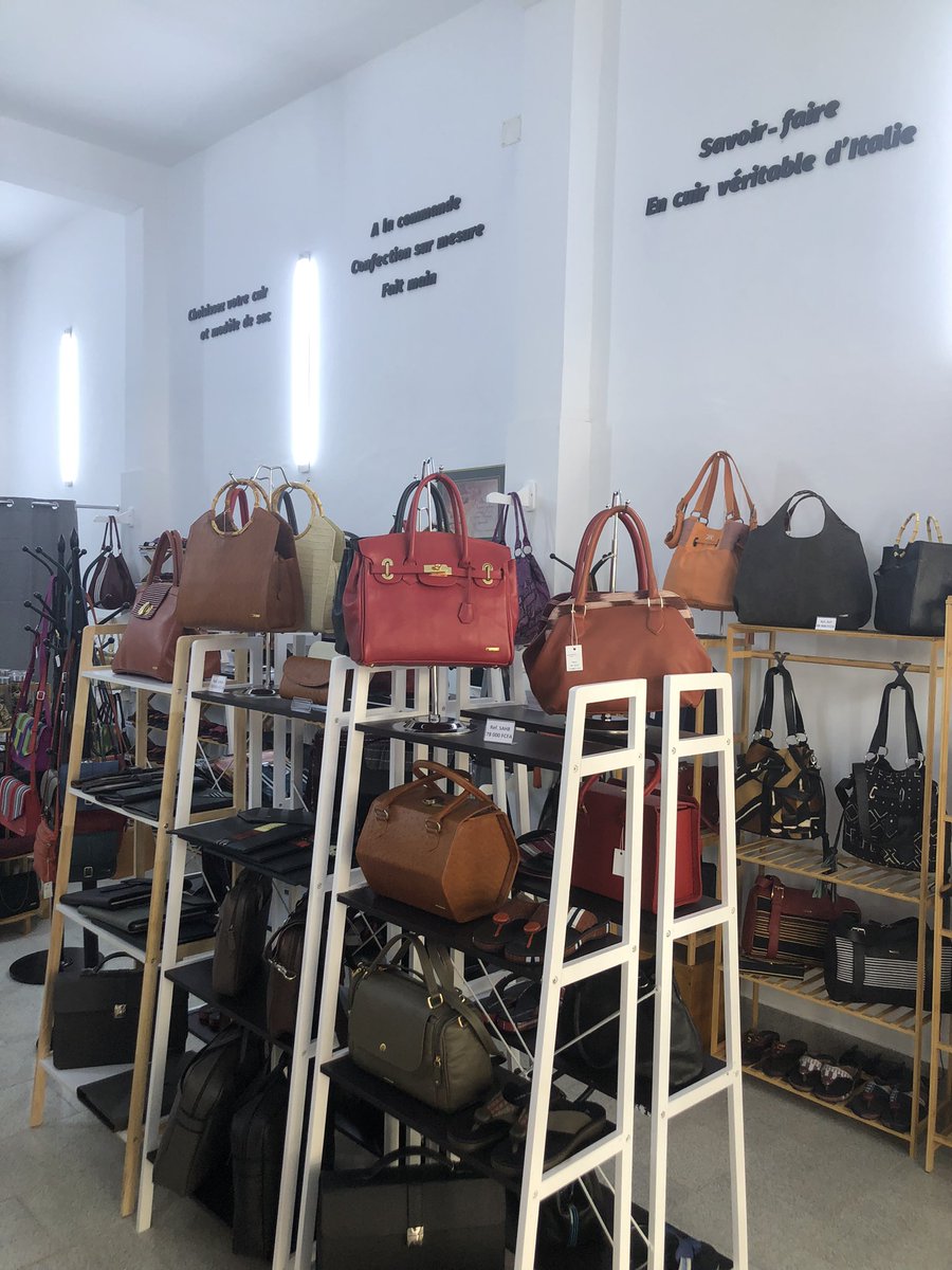 DominiqueGouve3's tweet photo. Sanagacreation, rue de Mpouto après carrefour Sol Béni Abidjan, cuir Italien,made un Côte d’Ivoire, a voir absolument#artisanat#coted’ivoire#Abidjan#maroquinerie https://t.co/o0x0uaKYaS