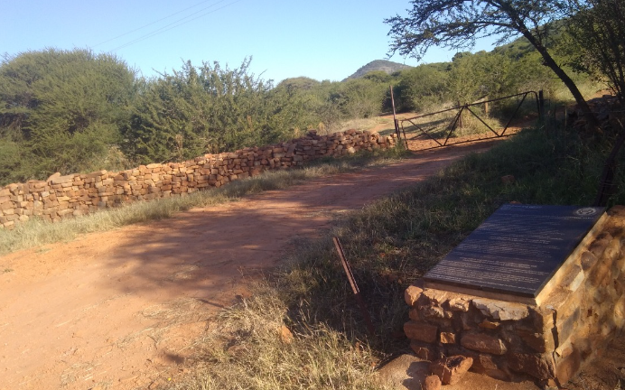 SAJBD's tweet image. Is there a revival in history for the archaeological heritage site, Kaditshwene?  Journalist Kenneth Mokgatlhe thinks so. Coming up at 12:20 on #JewishBoardTalk @chaifm #SAHeritage