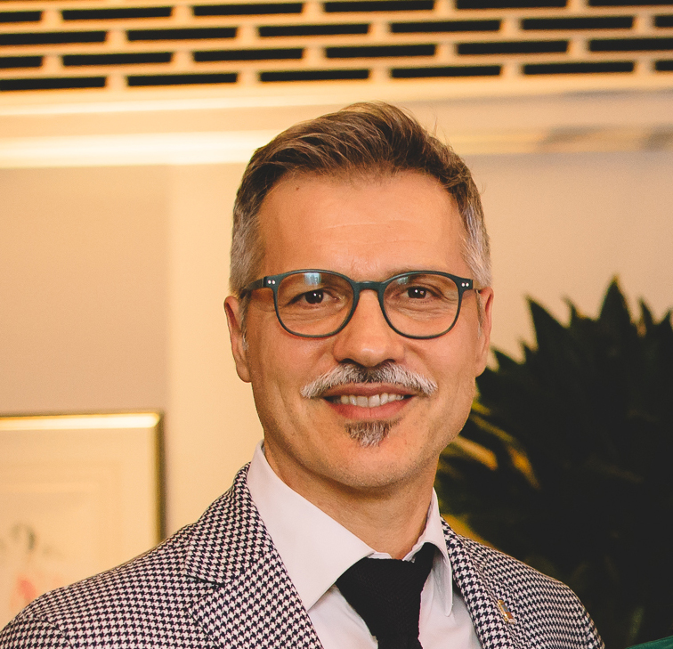 LouisLatourUK's tweet photo. Jgor Marini, Global Wine Ambassador for Banfi wines. When not representing Banfi and the Sangiovese grape, he's spending his time as a Master of Wine student!!
@banfiofficial
#family #provenance #sustainability
#personalityseries
#people
#powerofpeople
#lladrinks
#wine
#foodwine https://t.co/5lwPLoVtdk